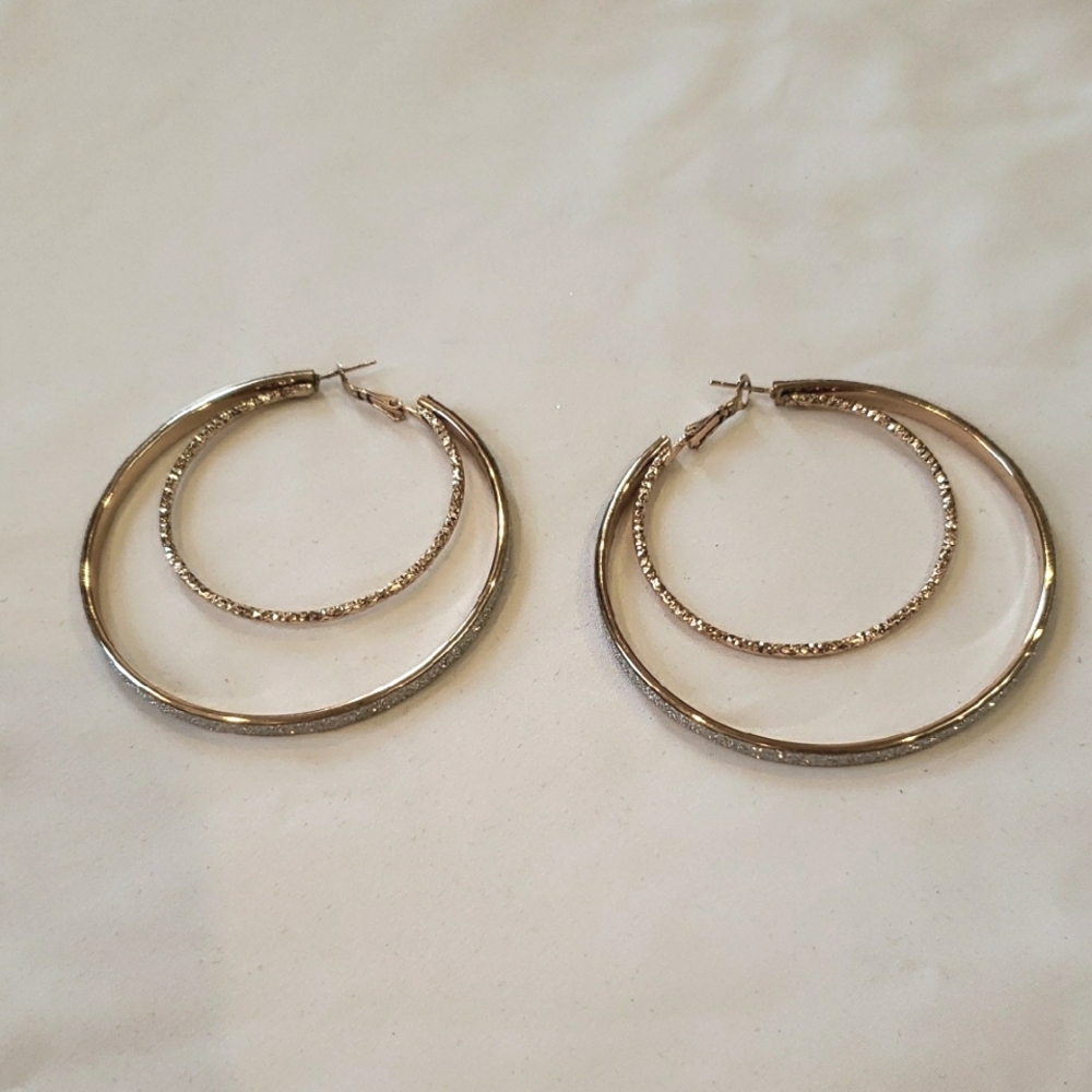 Elegant Double Hoop Earrings in Soft Pale Gold